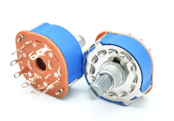 Công tắc quay vòng có đường kính 25mm có nắp che bụi màu xanh lam được sử dụng cho thiết bị điện và đầu dò